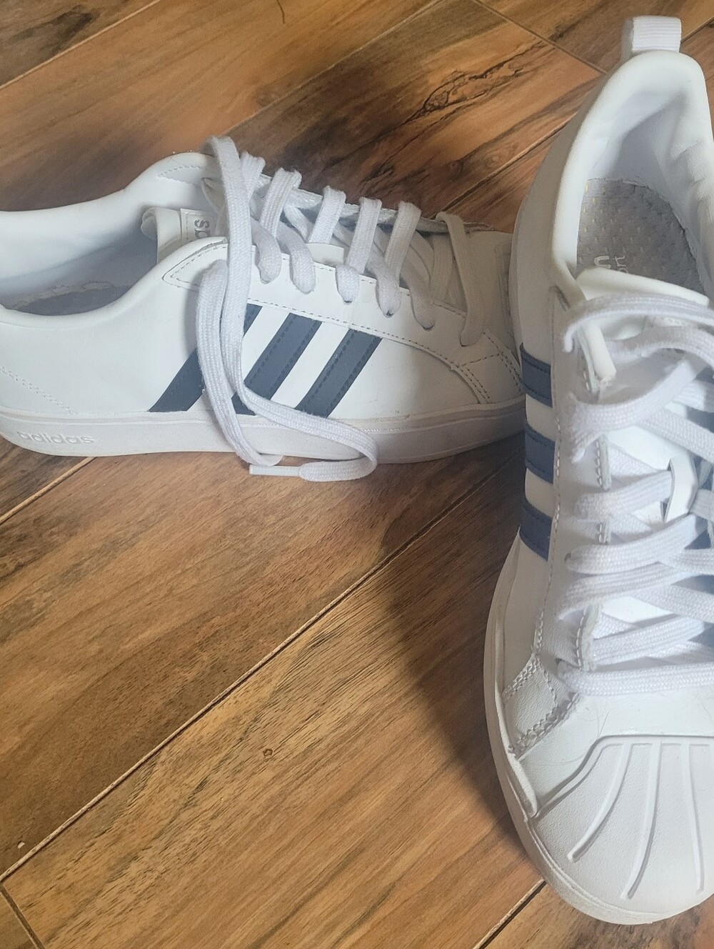 ADIDAS Cloudfoam Comfort Sneakers, EUC, White w/Black Stripes, Sz 8, Classic🖤🤍